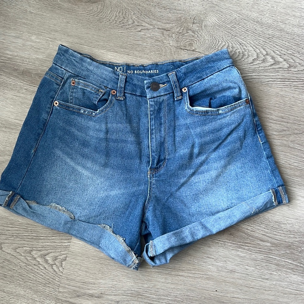 No Boundaries Denim Rolled Cuffed Shorts Size 11